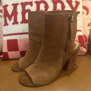 Dolce Vita heels/booties